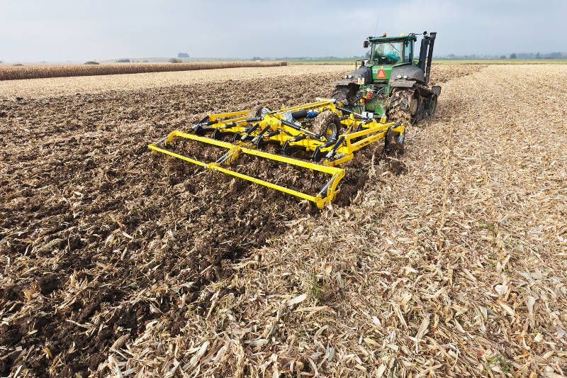 Глубокорыхлитель TERRALAND TN4000 D9R в хозяйстве Баса Агро Украина 4