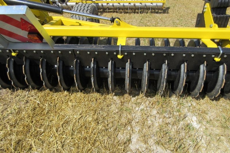 Deep tillage with preservation of the soil moisture before the seeding of oil seed rape 6