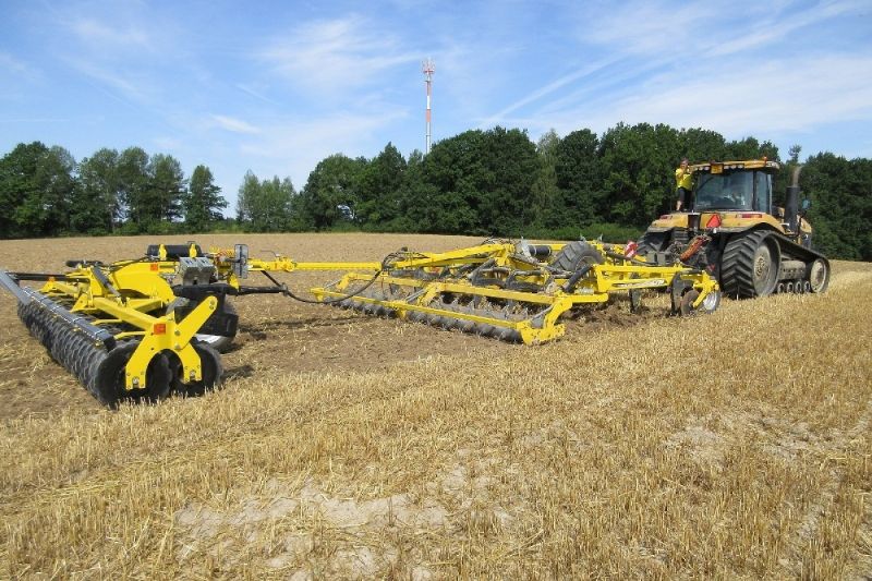 Deep tillage with preservation of the soil moisture before the seeding of oil seed rape 8